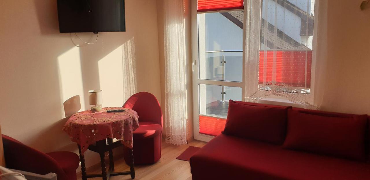 "U Izy" Pokoje Goscinne I Przyczepy Campingowe Mielno  Exterior photo