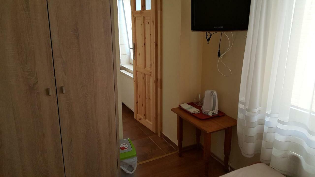 "U Izy" Pokoje Goscinne I Przyczepy Campingowe Mielno  Exterior photo